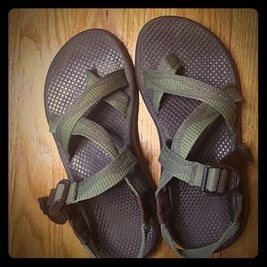 Chaco sandals with toe loop
